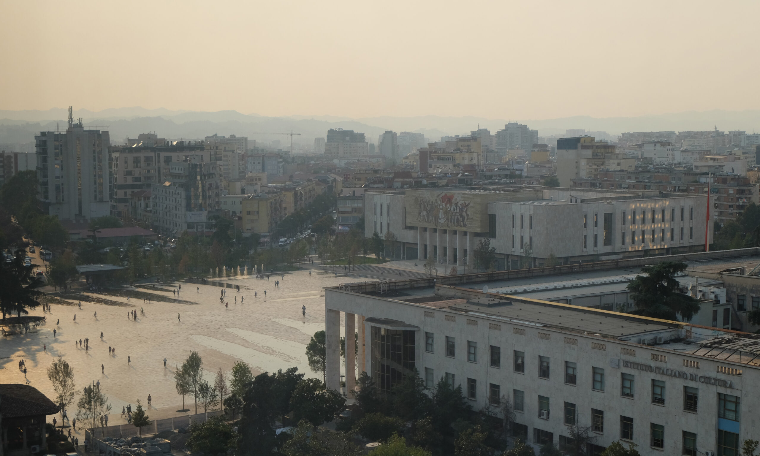 Gastredaktion Nadin Heinich Shqipëria, eine Bauwelt über Albanien Foto: Jonas Koenig